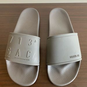 Men’s Grand AC Slides Size 10.5 in Gray